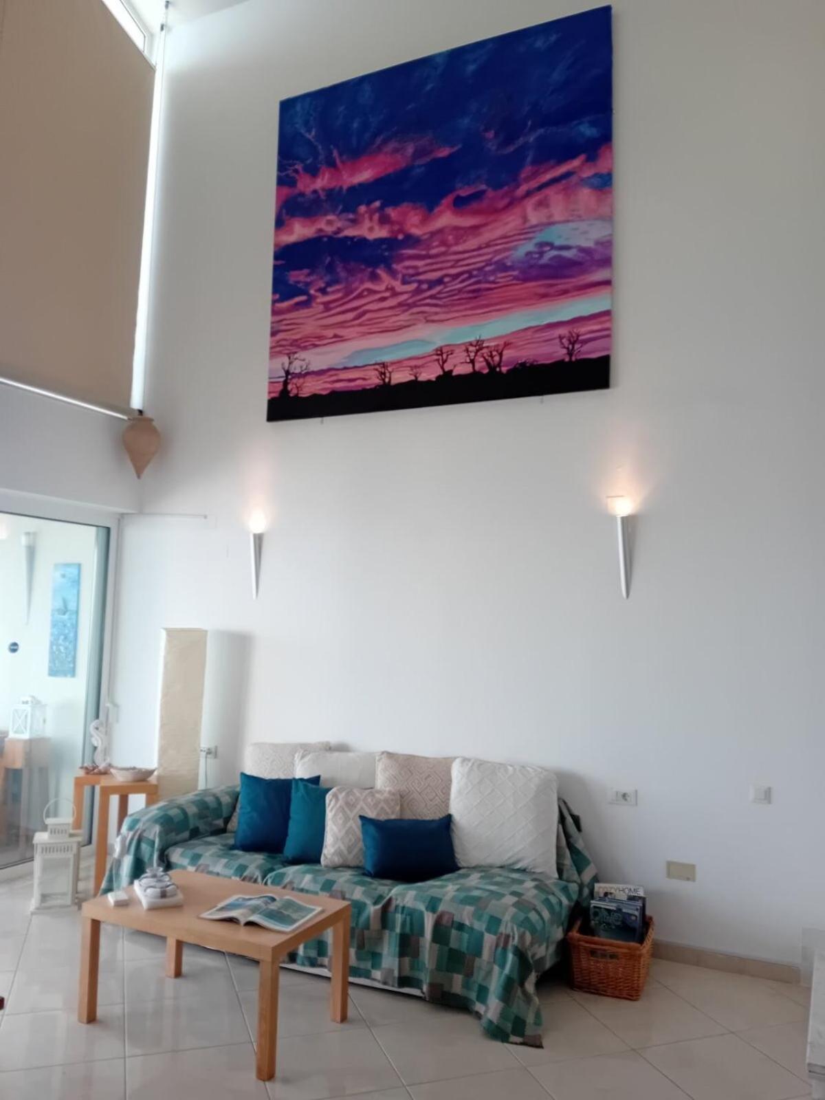 Villa Artemisia Malibu Style Town House Sleep 6